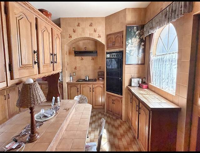 5 BEDROOM HOUSE FOR SALE IN THE HILL